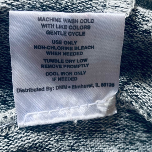 Women’s Small Sweater Hello Mello Gray Hooded Pockets Lightweight Soft Knit - Picture 11 of 11